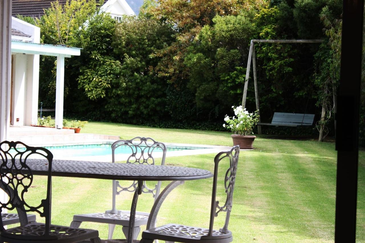 ケープタウン Camelot In Constantia Bed & Breakfast エクステリア 写真