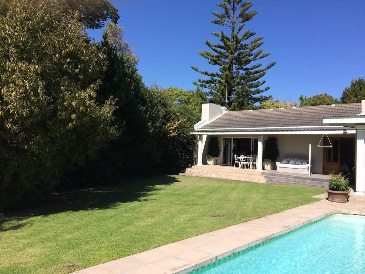 ケープタウン Camelot In Constantia Bed & Breakfast エクステリア 写真